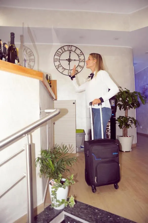 Hotel Fioralba contacts