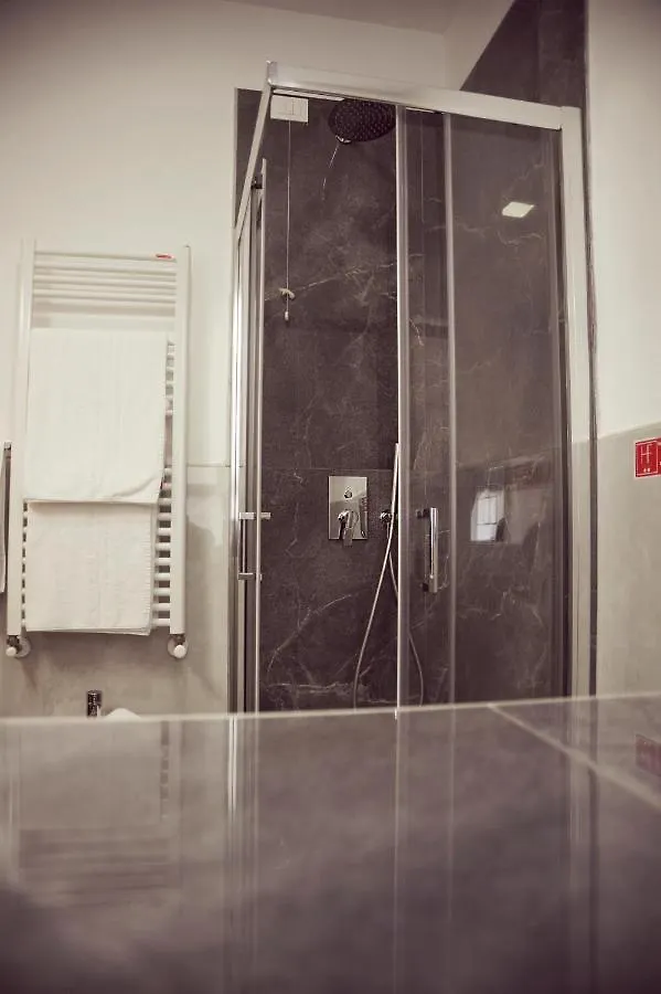 Hotel Fioralba Milan 2*,